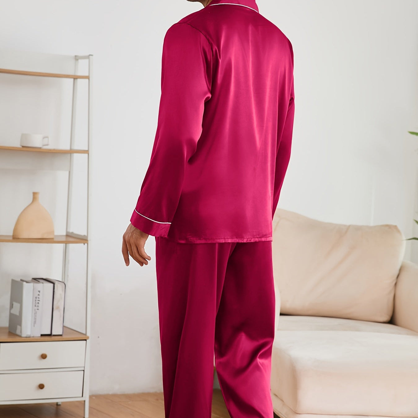 Long pyjama en soie rouge pour homme