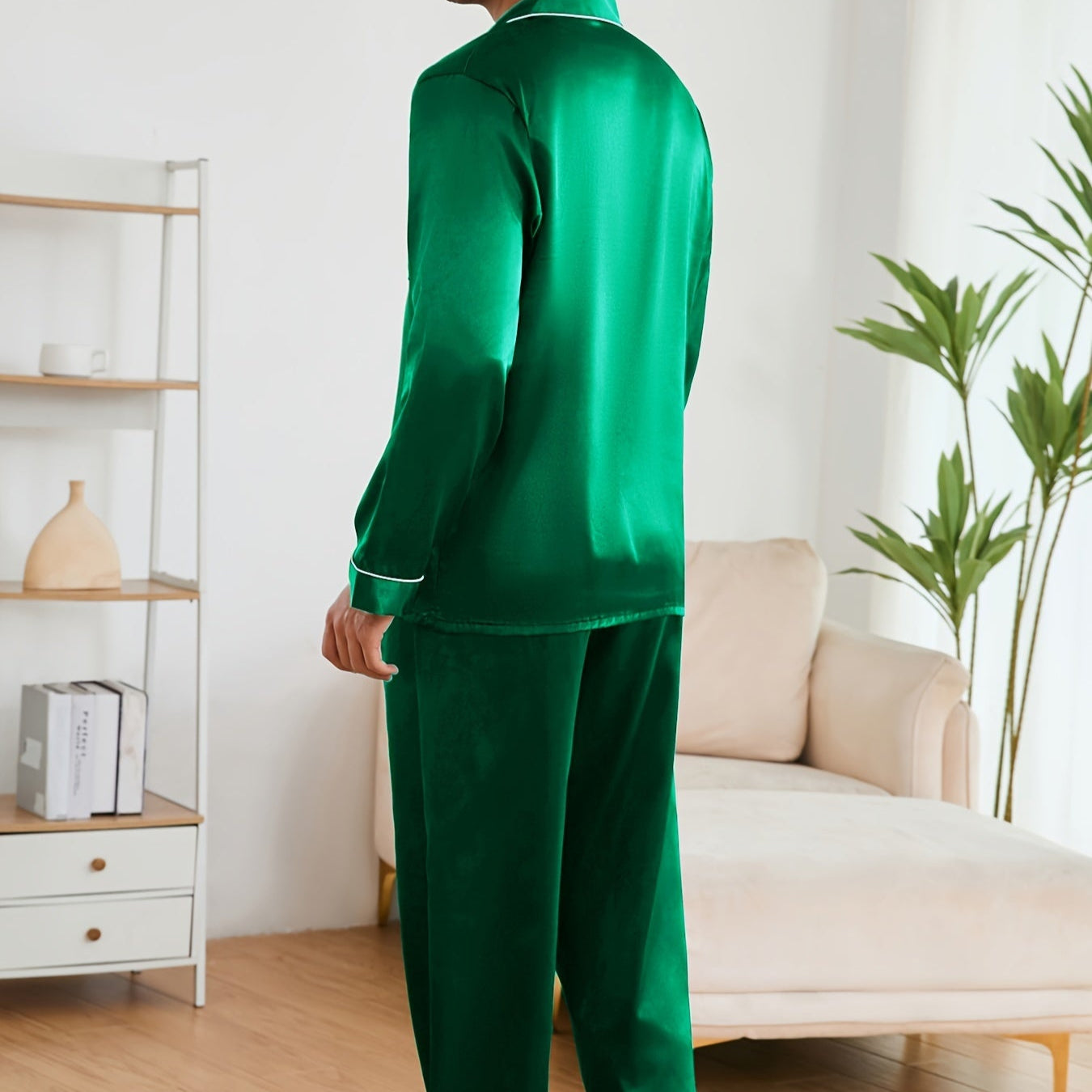 Long pyjama vert en soie pour homme 