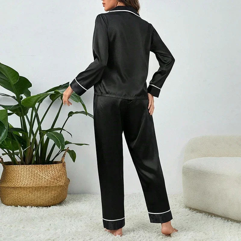 Pyjama noir en soie pour femme